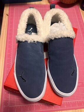 PUMA Women’s blue Slip-On Fur-Lined Sneakers